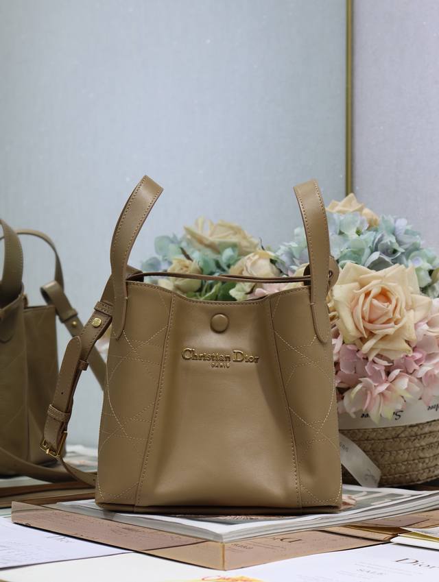 Top Original Single With Full Packaging #Small Signature Bucket Bag Handbag Dark