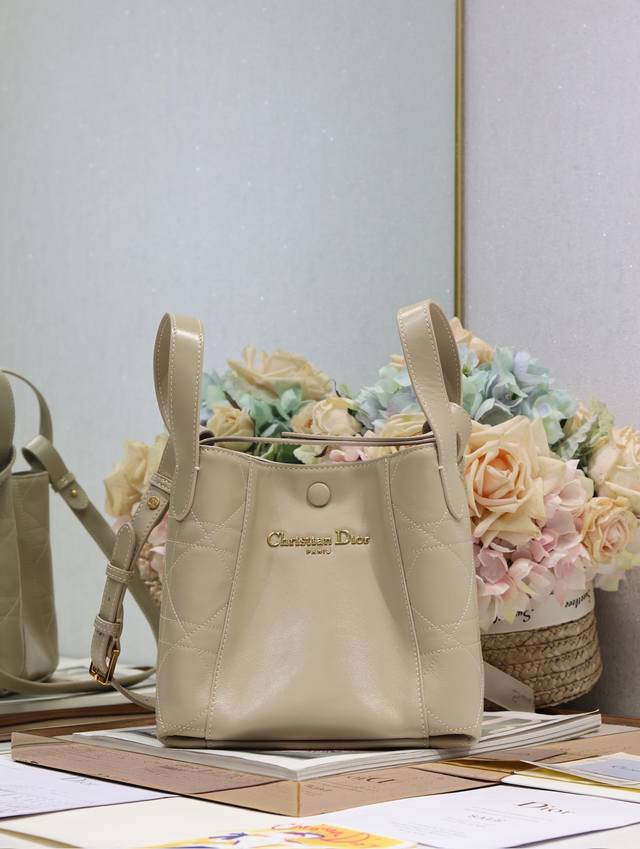 Top Original Order With Full Packaging #Small Signature Bucket Bag Handbag Light