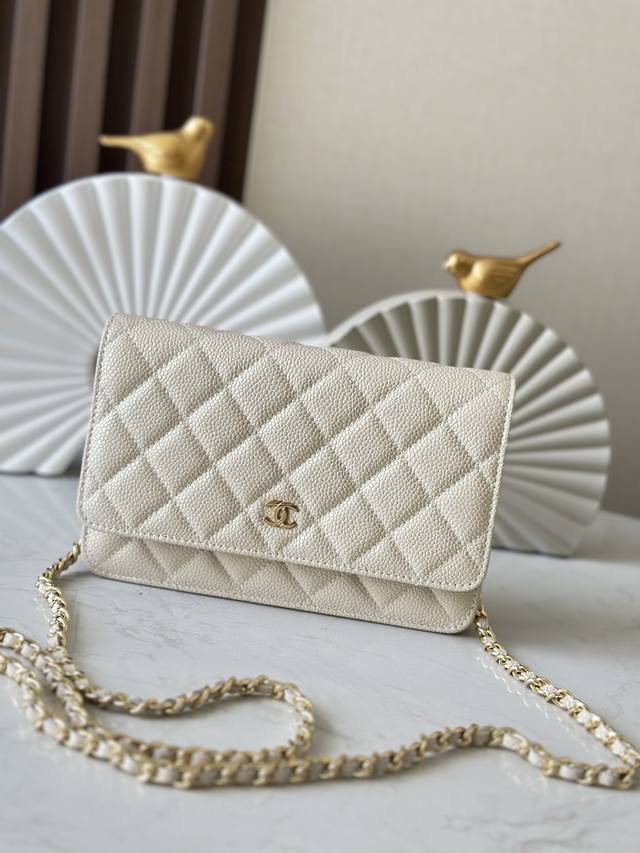 Chane'wallet On Chain The Bag Uses A Full Steel Zipper Design And A Full Set Of