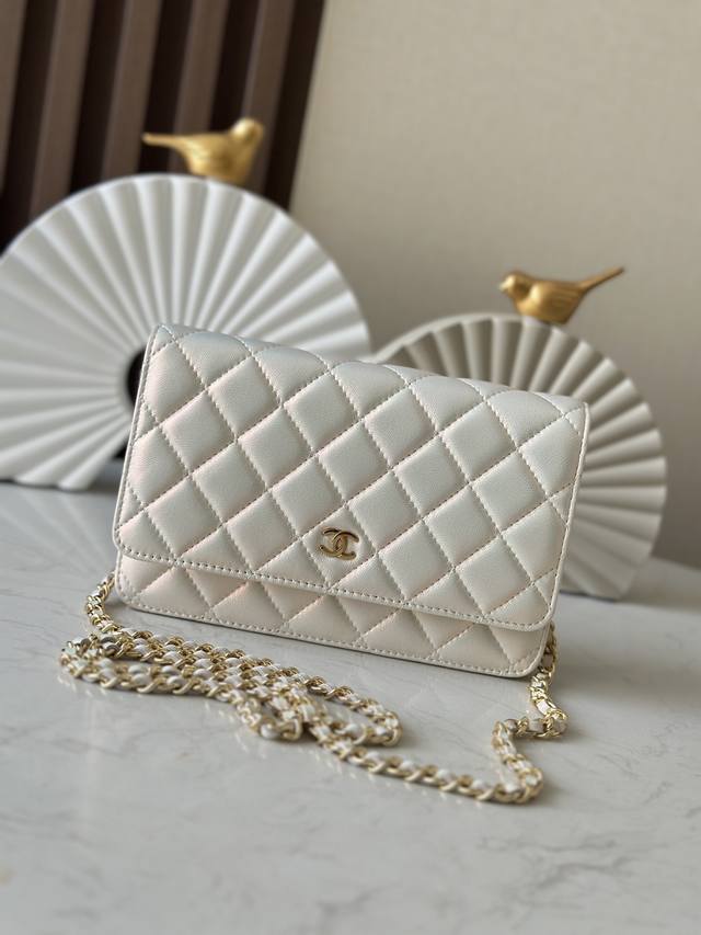 Chane'wallet On Chain The Bag Uses A Full Steel Zipper Design And A Full Set Of