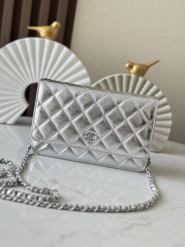 Chane'wallet On Chain The Bag Uses A Full Steel Zipper Design And A Full Set Of