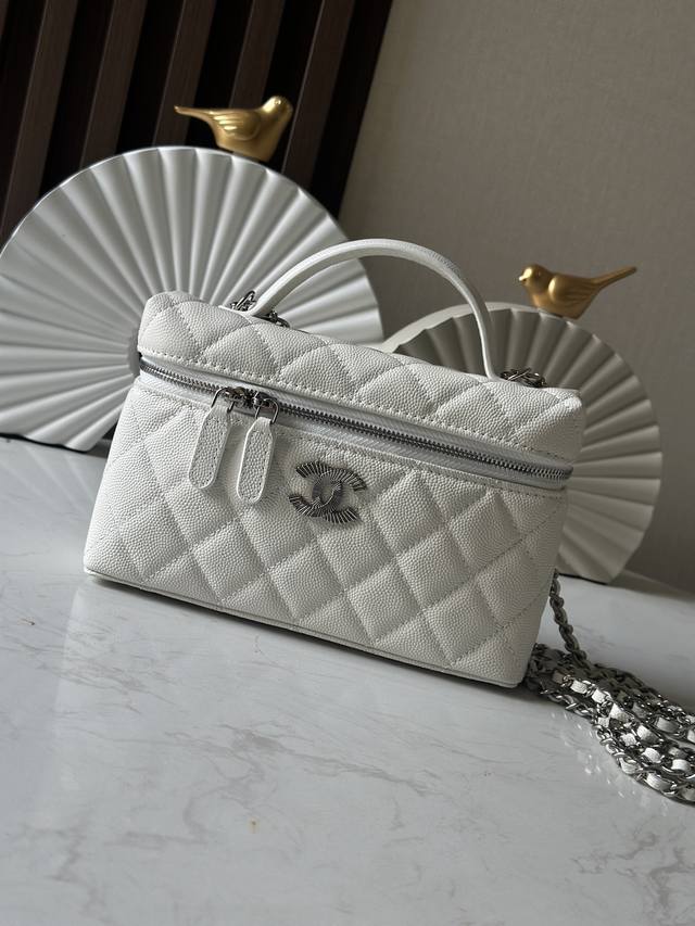 Spot Chane 25C Lunch Box Bag Lining Classic Graffiti Silver Chain Logo Handbag M