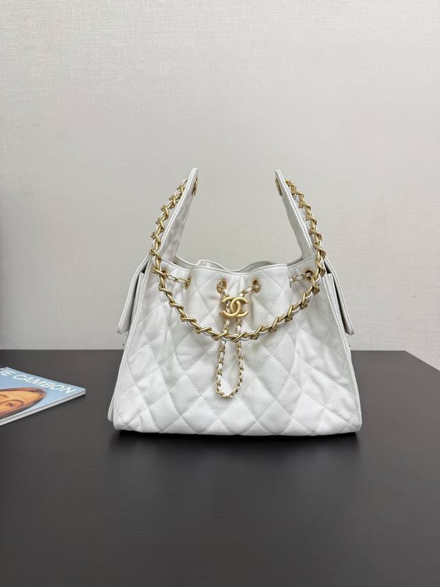 Original Leather Spot 25C Hobo Bag Is A Hot Item This Season. The Adjustable Cha