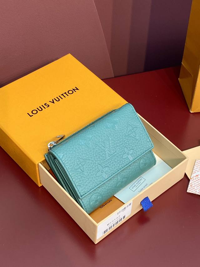 Factory Price P M14143 New Green! This Slender Pilot Wallet Is Made Of Full-Grai