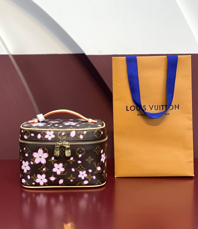 Factory Price P M14181 New For The Season Lv X Tm Nice Mini Cosmetic Bag This Ni