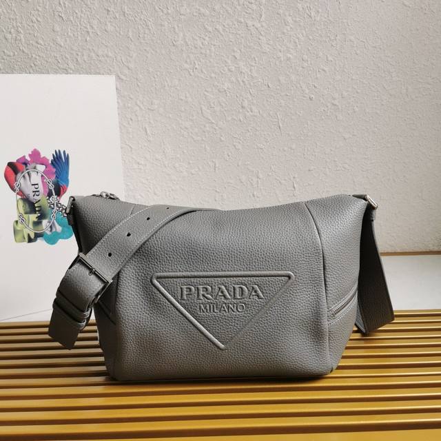 Top Original Latest Full Leather Messenger Bag 2Vh165 Arrived This Grained Cowhi