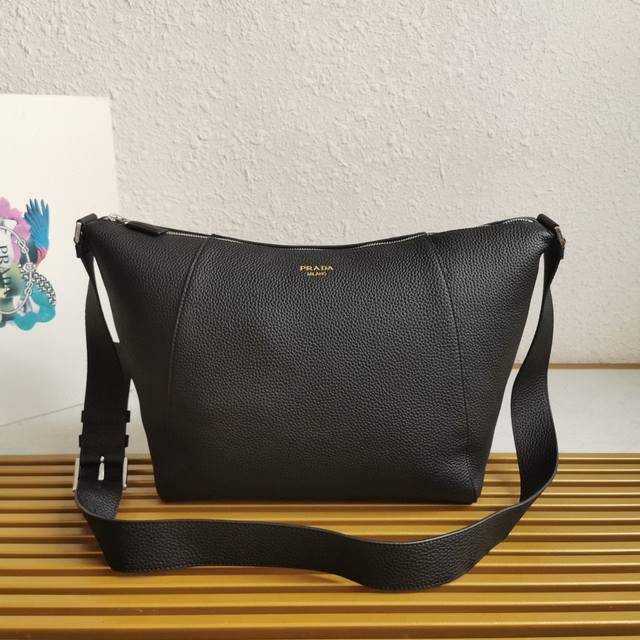 Top Original New Messenger Bag 2Vh177 This Handbag Is Made Of Soft Grain Leather