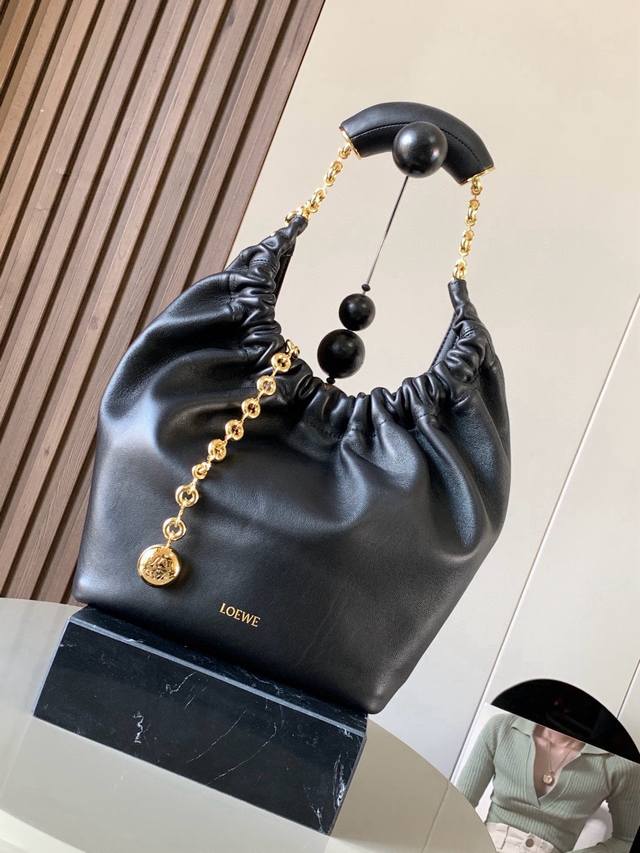 The Same Small Nappa Leather Squeeze Handbag As The Celebrity Is A New Exquisite