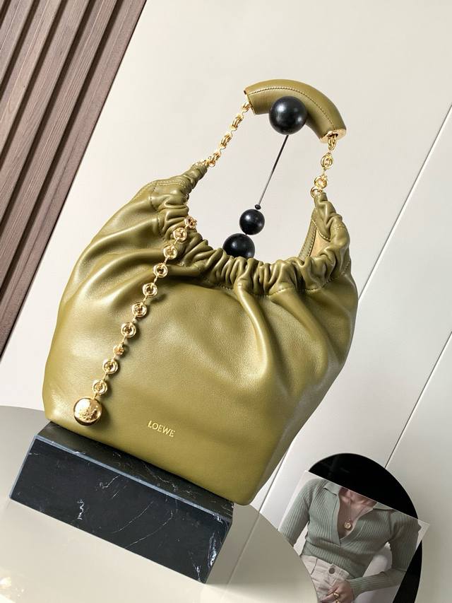 The Same Small Nappa Leather Squeeze Handbag As The Celebrity Is A New Exquisite