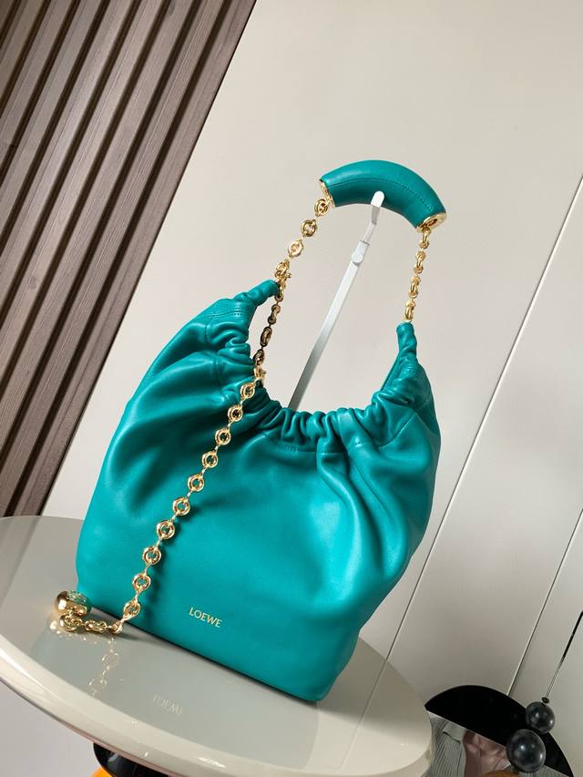 The Same Small Nappa Leather Squeeze Handbag As The Celebrity Is A New Exquisite
