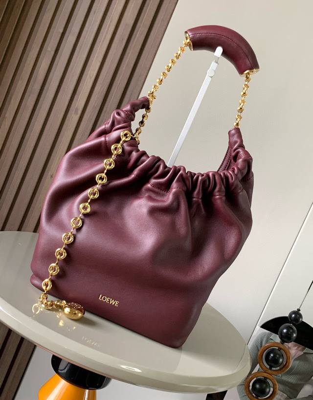 The Same Small Nappa Leather Squeeze Handbag As The Celebrity Is A New Exquisite