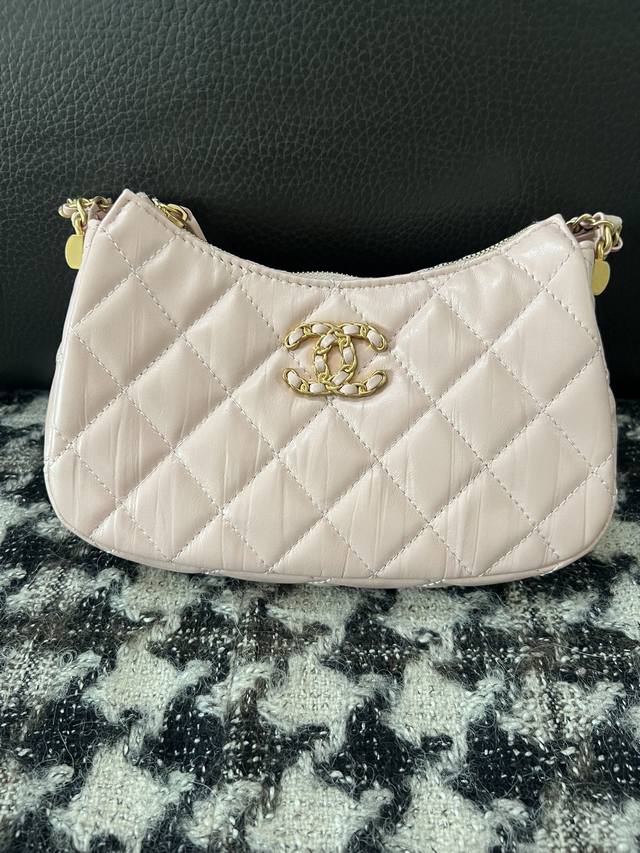Chanel23K The Most Worthwhile Hobo Underarm Bag This Season Is Destined To Be A
