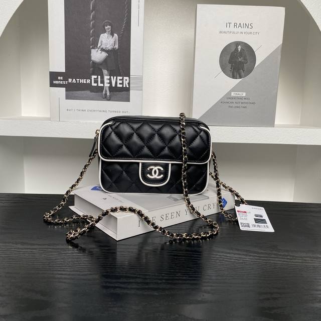 Chanel 25P Camera Bag A P5 High-Grade Lambskin With Metal Chain Black And White