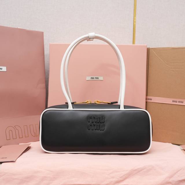 5Bb173: Miu's New Bowling Ball, The Latest Two-Color Design, Made Of Ultra-Soft