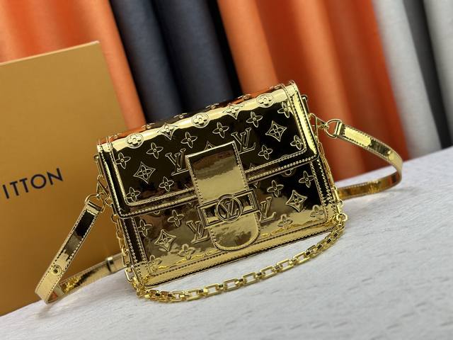 Daphne Gold Silver Louis Vuitton 2025 Early Spring Messenger Bag M43599 44391 44