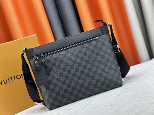 Original N40003 With A Triangular Structure That Is Comfortable To Carry, This E