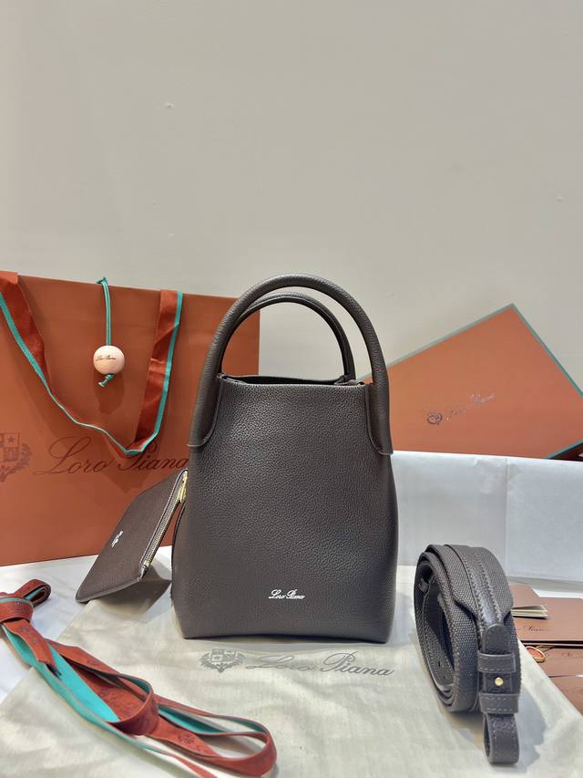 Medium Bucket Bag Chocolate The Elegant Taste And Immortal Style Of The Bale Bag