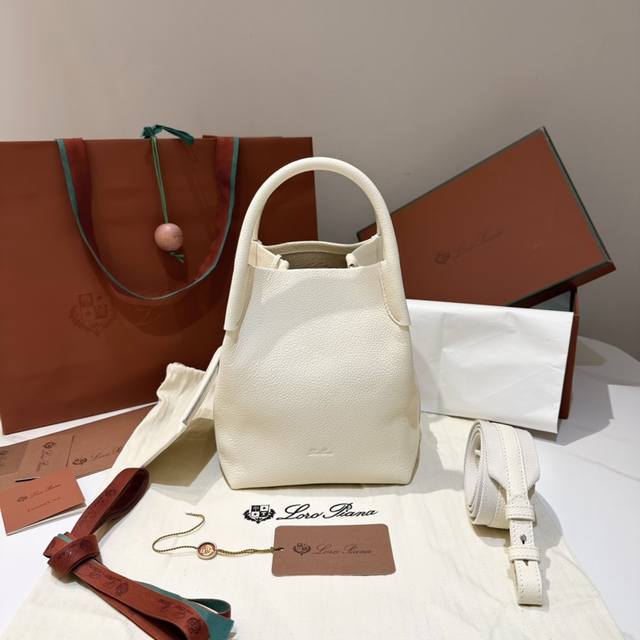 Medium Bucket Bag White The Elegant Taste And Immortal Style Of The Bale Bag Onc