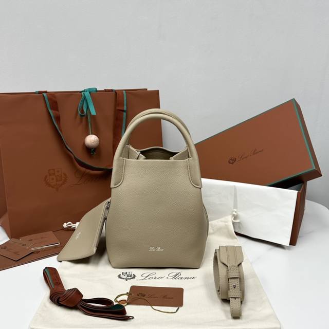 Medium Bucket Bag Light Frankincense The Elegant Taste And Immortal Style Of The