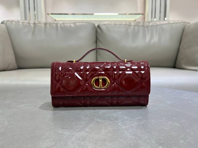 Top Original Single This Miss Caro Top Handle Clutch Is A New Product In The 202