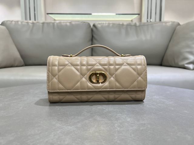 Top Original Single This Miss Caro Top Handle Clutch Is A New Product In The 202
