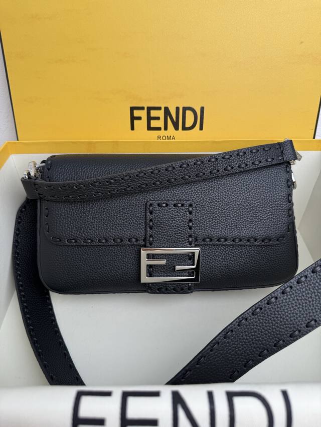 Genuine The Latest Baguette Handbag, Full Of Personality, Bold Innovation, High