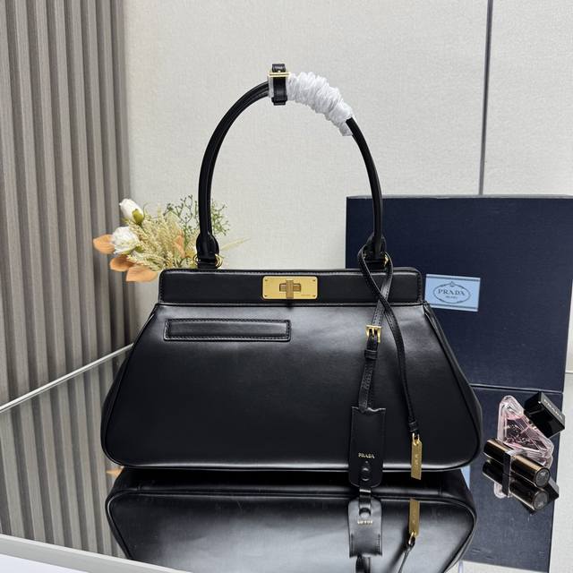 Factory Price P Top Original 2025 New Medium 1Bg569 Calfskin This Handbag Is Pre