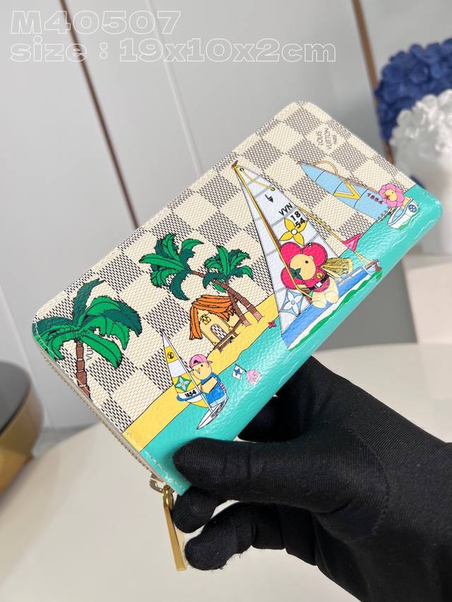 Top Original Home Shot M40507 This Collectible Zippy Zipper Wallet Is Made Of Da