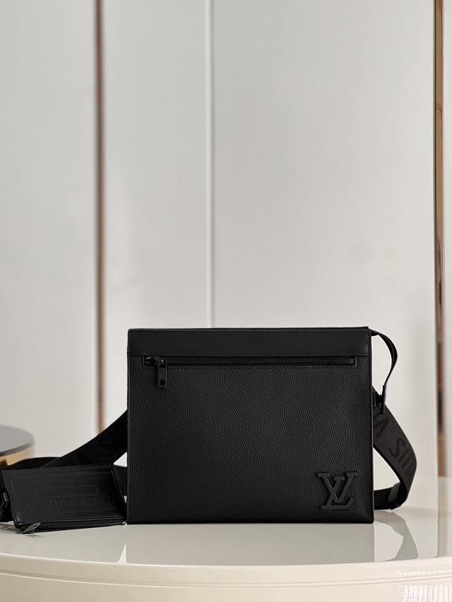 Top Original Home Real Shot M59329 The New Messenger Voyage Handbag Reinterprets