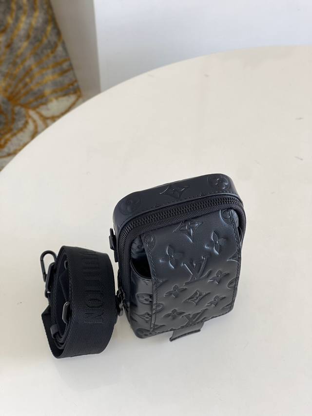 Top Original Single Home Real Shot M81005 Black Embossed This Flap Double Mobile