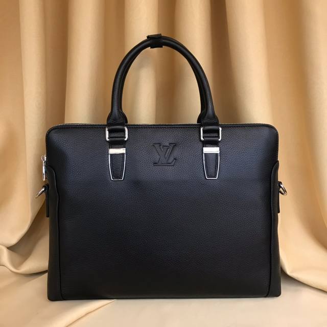 Launched A New Product With A Unique Logo, Original Cowhide And Original Hardwar