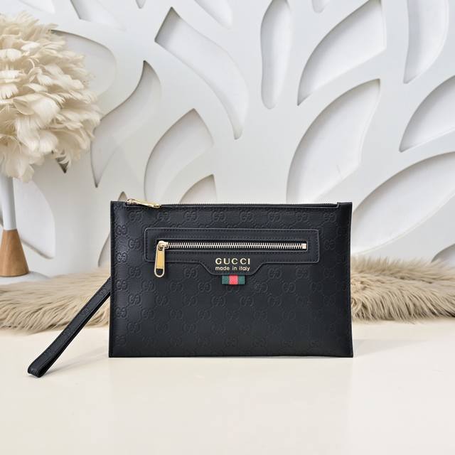 Gucci-Gucci's Latest Men's Handbags Are Made Of Imported Calfskin Leather. The L