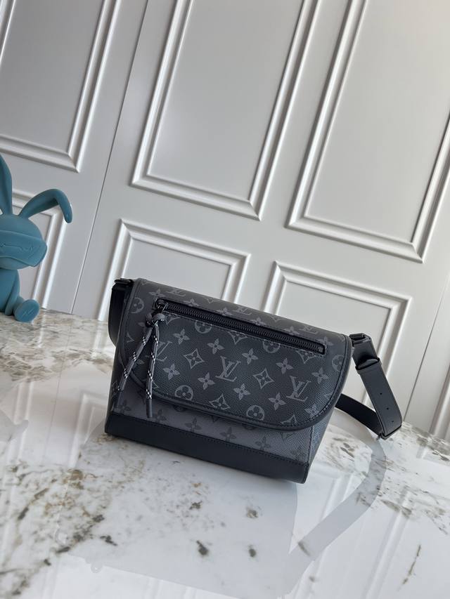 Exclusive Background Dynamic Chipm12681This Pulse Messenger Bag Is Made Of Monog