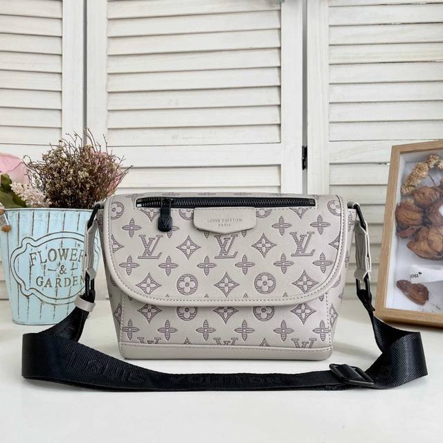 Louis Vuitton Pulse Messenger Bag M12615 Beige Pulse Messenger Bag With Grained
