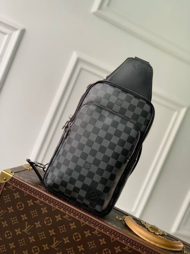 Louis Vuitton Exclusive Photo M12734 This Avenue Black Shoulder Bag From The Lv