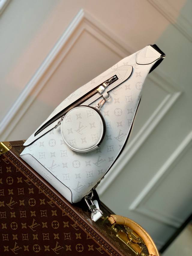 Louis Vuitton Exclusive M2 This White Duo Shoulder Bag Is Shaped With Soft Cowhi