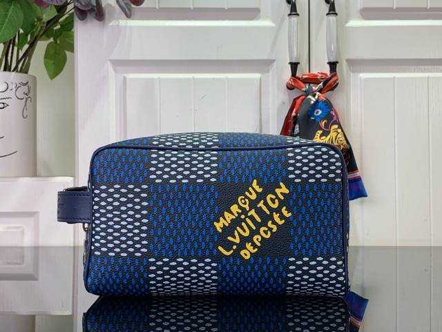 Louis Vuitton Exclusive Locker Dopp Kit Toiletry Bag N40747 Blue Plaid This Lock