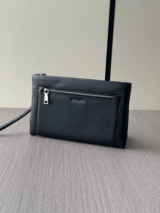 The Latest Hot Prada Clutch Bag Is Shipped In Large Quantities. We Are Not Good
