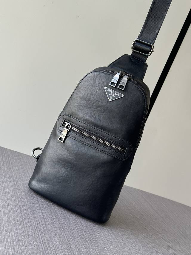 The Latest Style Of The Top Counter, Prada Full Leather Chest Bag, A Popular Mod