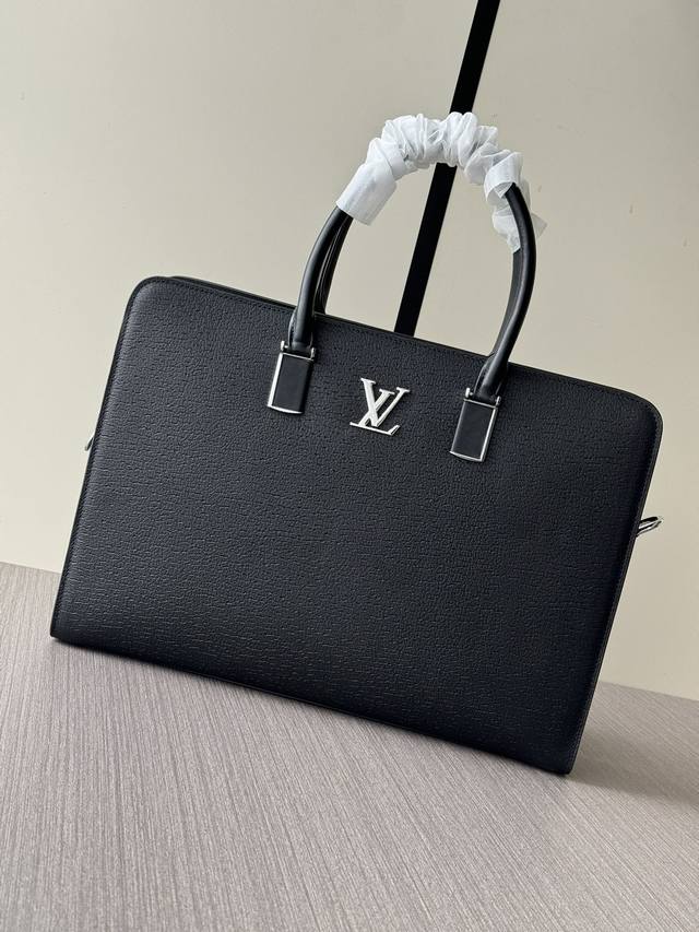 The Latest Hot-Selling Lv Password Lock Briefcase From The Top Counter Mouse Hig