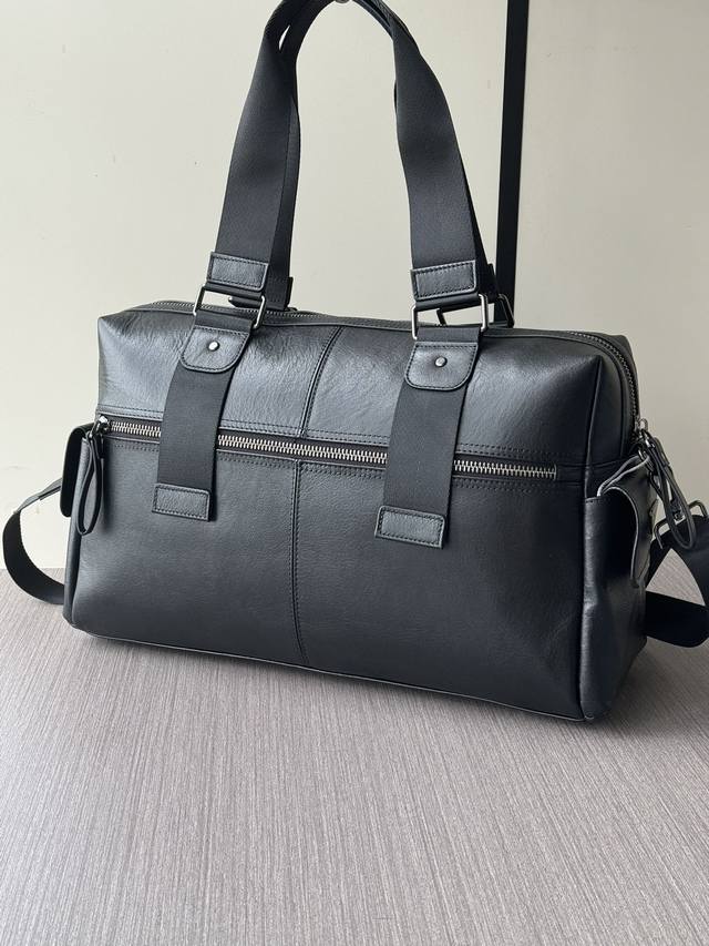 The Latest And Hottest Prada Travel Bags From The Top Counters Are Shipped In La