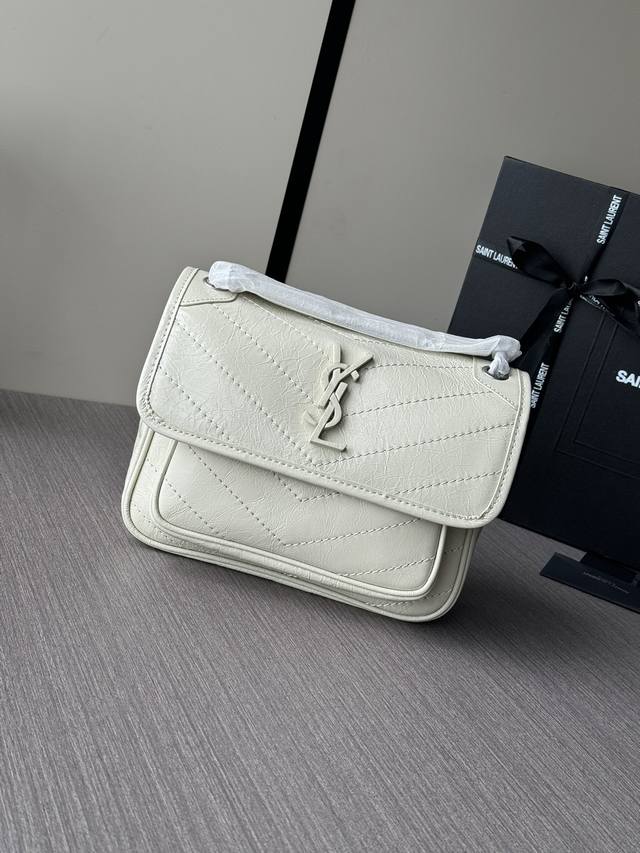 The Latest Model Of Saint Laurent Underarm Bag In White Antique Silver, The Most