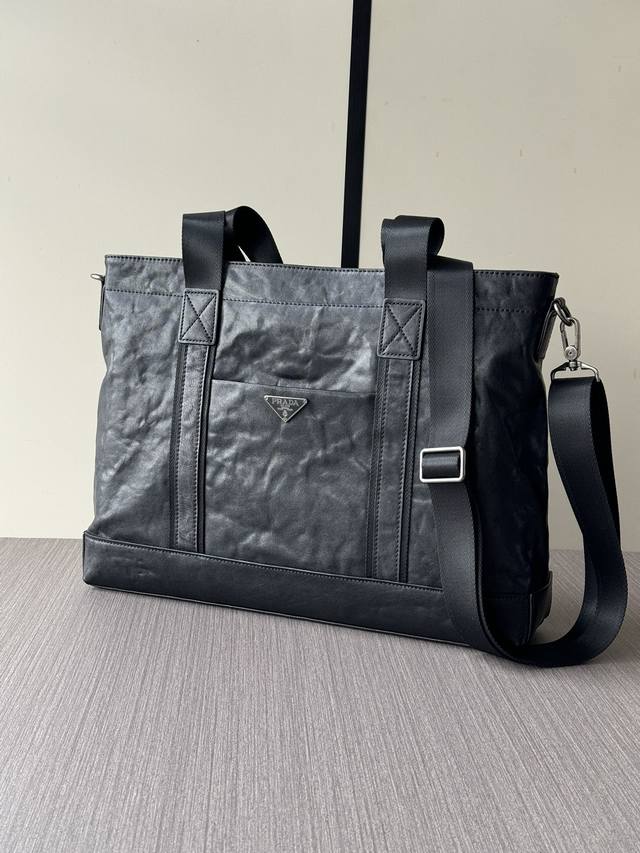 The Latest And Hottest Prada Hand-Held Travel Briefcases From The Top Counters A