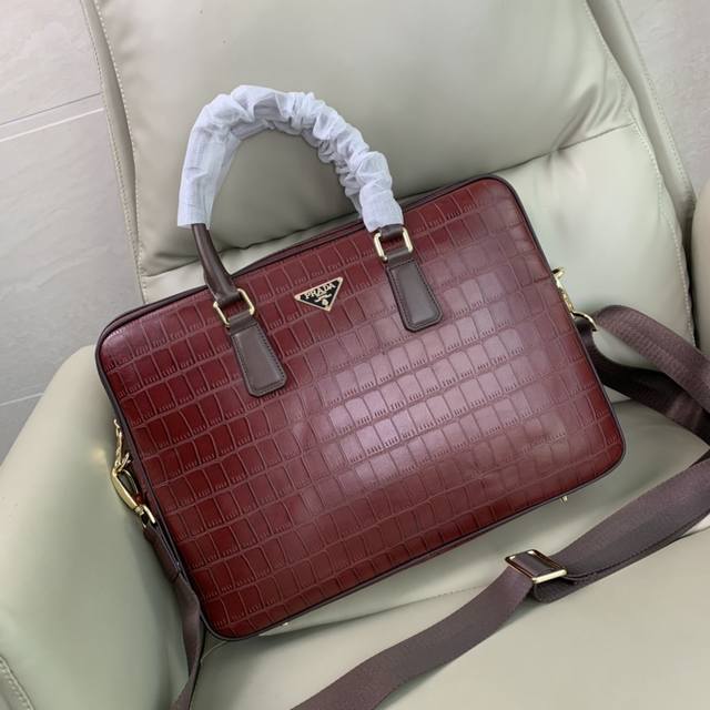 The Latest Hottest Prada Deerskin Imported Top-Layer Cowhide Handbags Are Shippe