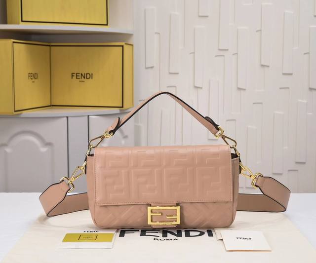 Return To Stock Plus Chain Plus 40 New F19 Early Spring New Baguette Series Is A