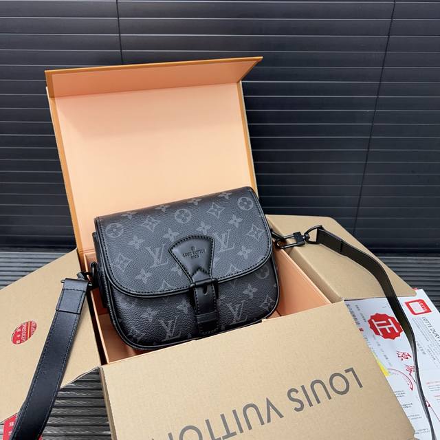 Louisvuitton Louis Vuitton Montsouris Cowhide Messenger Bag With Flap Shoulder B