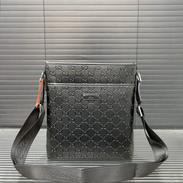 Gucci Gucci Embossed Gg Leather Shoulder Bag Men's Messenger Bag Casual Business
