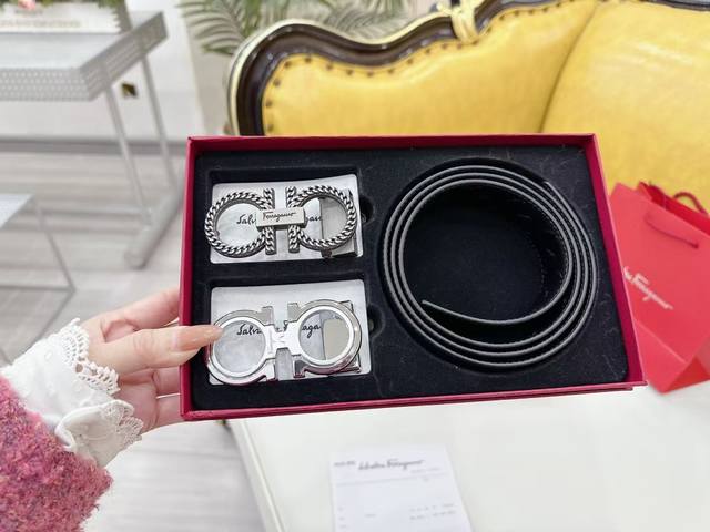 1 Strap With Two Buckles 1 Strap With 1 Buckle Brand: Salvatore Ferragamo Grade: