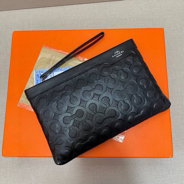 Coach Handbag Is Very Suitable For Daily Use. It Is A Must-Have For Gifts During