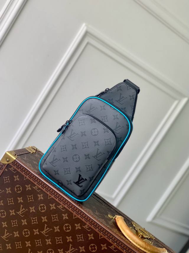 Louis Vuitton Exclusive Photos M47137 This Avenue Small Shoulder Bag Is Made Of